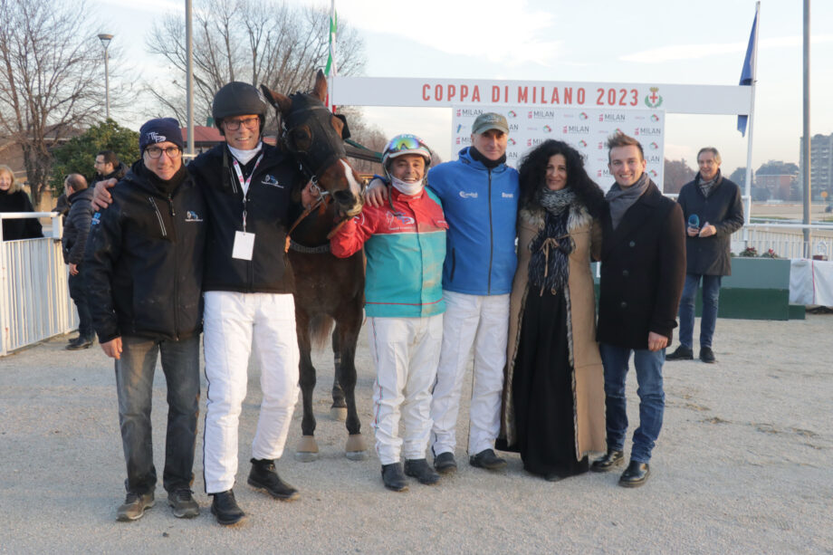 Caronte Trebi e Pietro Gubellini Festeggiano la "Coppa di Milano" 2 CORSA7 FINALE COPPA DI MILANO MEM A. FERRARIO TROF. TENUTE SELVOLINI Vincitori