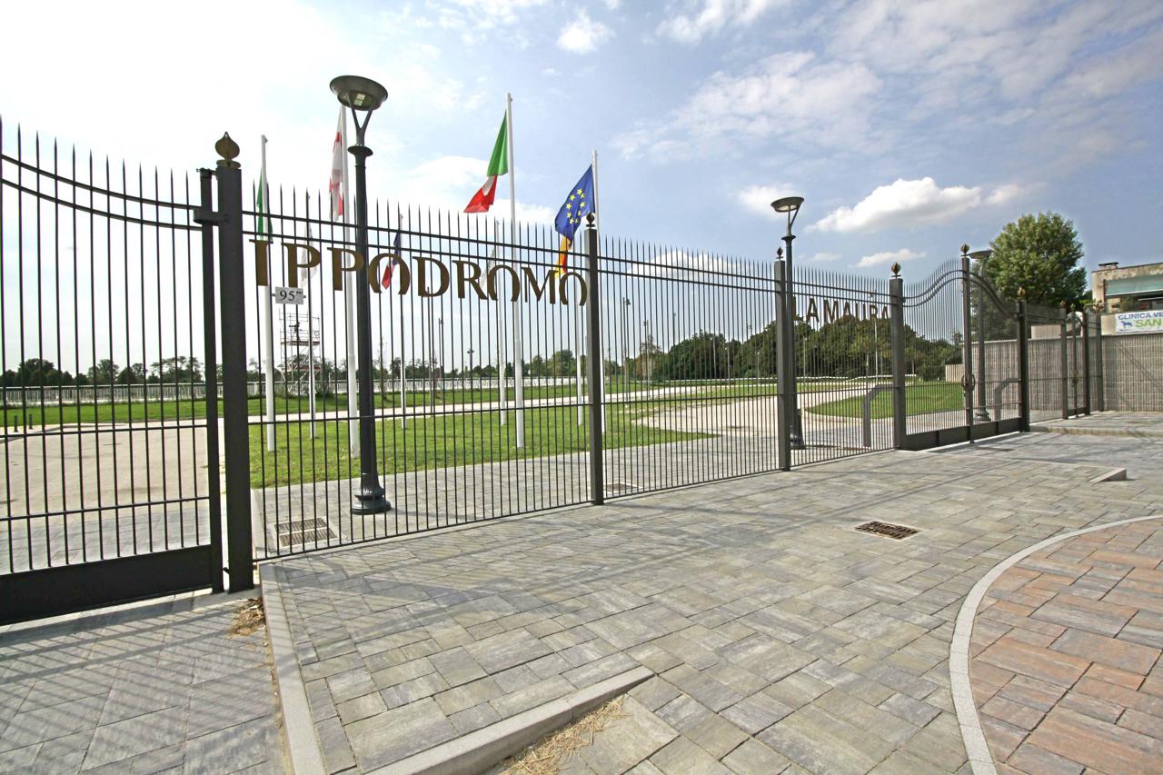 Mercoledì di trotto all’Ippodromo Snai La Maura 1 LA MAURA INGRESSO CANCELLI IPPODROMO MILANO
