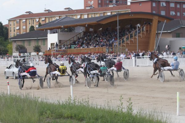 Trotto ippodromo Snai La Maura Milano