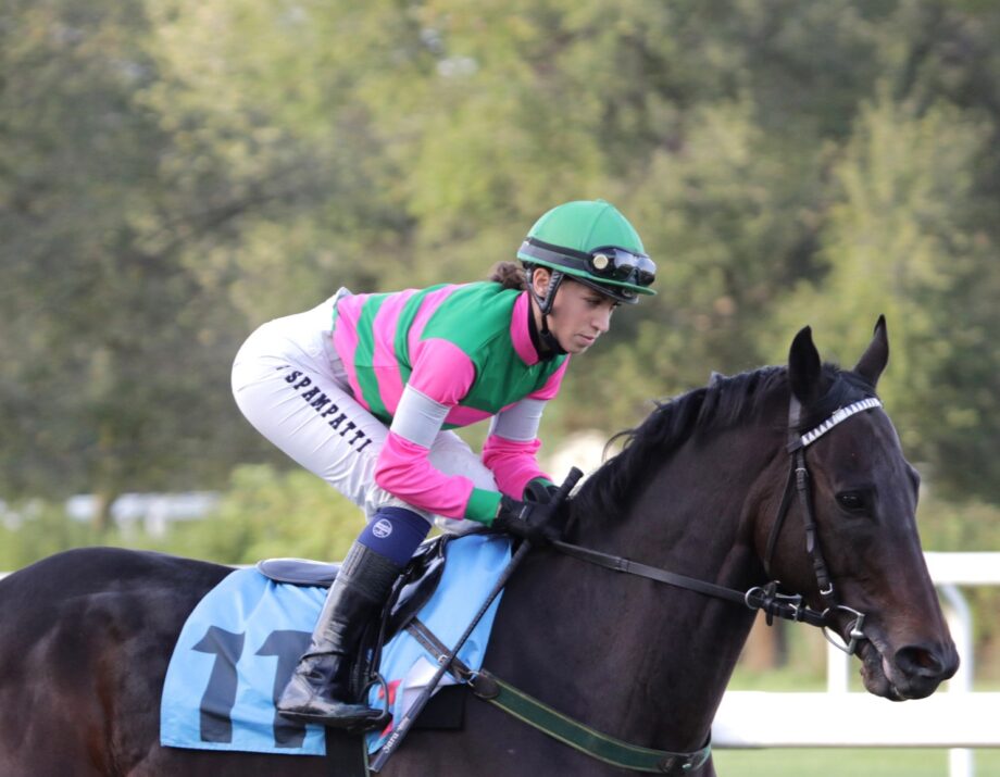 Sara Spampatti, passione e successi nel mondo dell'ippica 5 prima volta per Sara Spampatti con giubba Incolinx Team Grizzetti