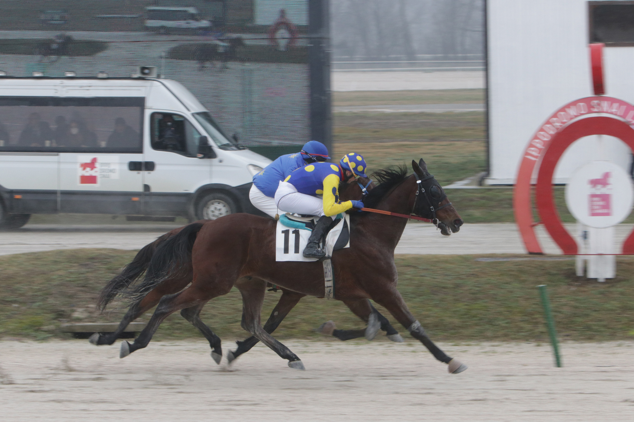 Il bel mercoledì di trotto all'ippodromo SNAI La Maura 4 Premio Vitruvio Trotto montato