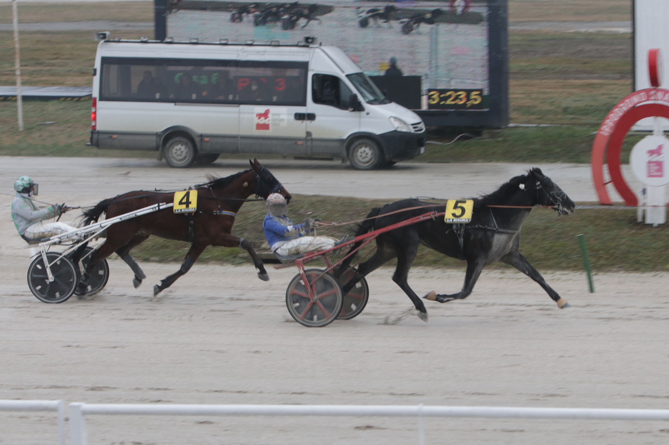 Il bel mercoledì di trotto all'ippodromo SNAI La Maura 2 CORSA6 PREMIO TUONO AMG 3