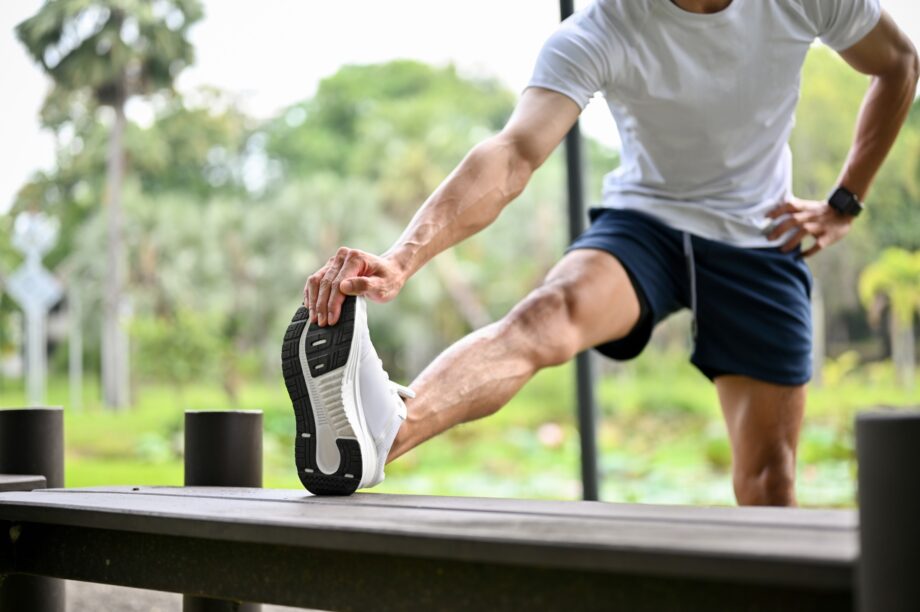 Il futuro della salute: Specialistidelcuore.it e l’importanza della prevenzione cardiovascolare 7 atleta che fa stretching