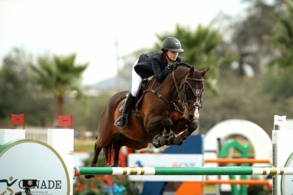 Xaviera Maurer in sella a Queens Darling Campioni della Juniors High Division ai Campionati Nazionali