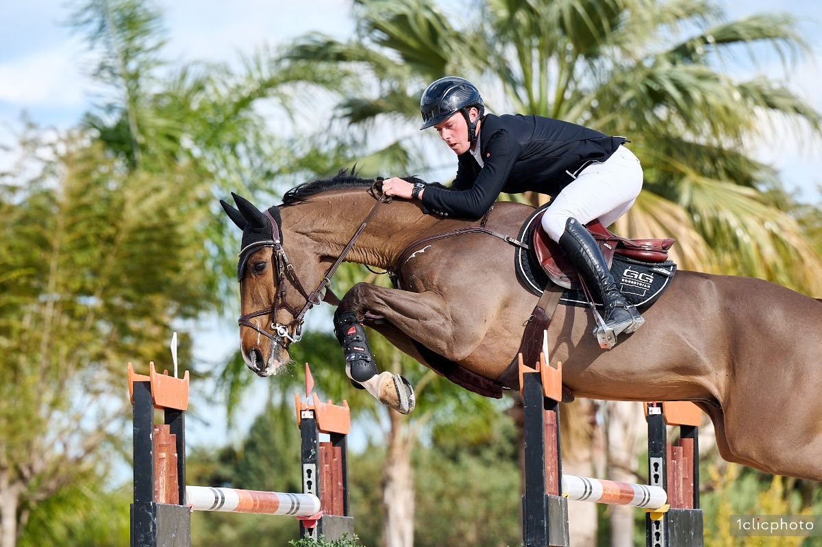 Spring MET III 2024: Vittoria per Graham Gillespie nel Gran Premio CSI2* 1 Graham Gillespie and Veneno vincono il CSI2* Grand Prix allo Spring MET III 2024 di Oliva Nova
