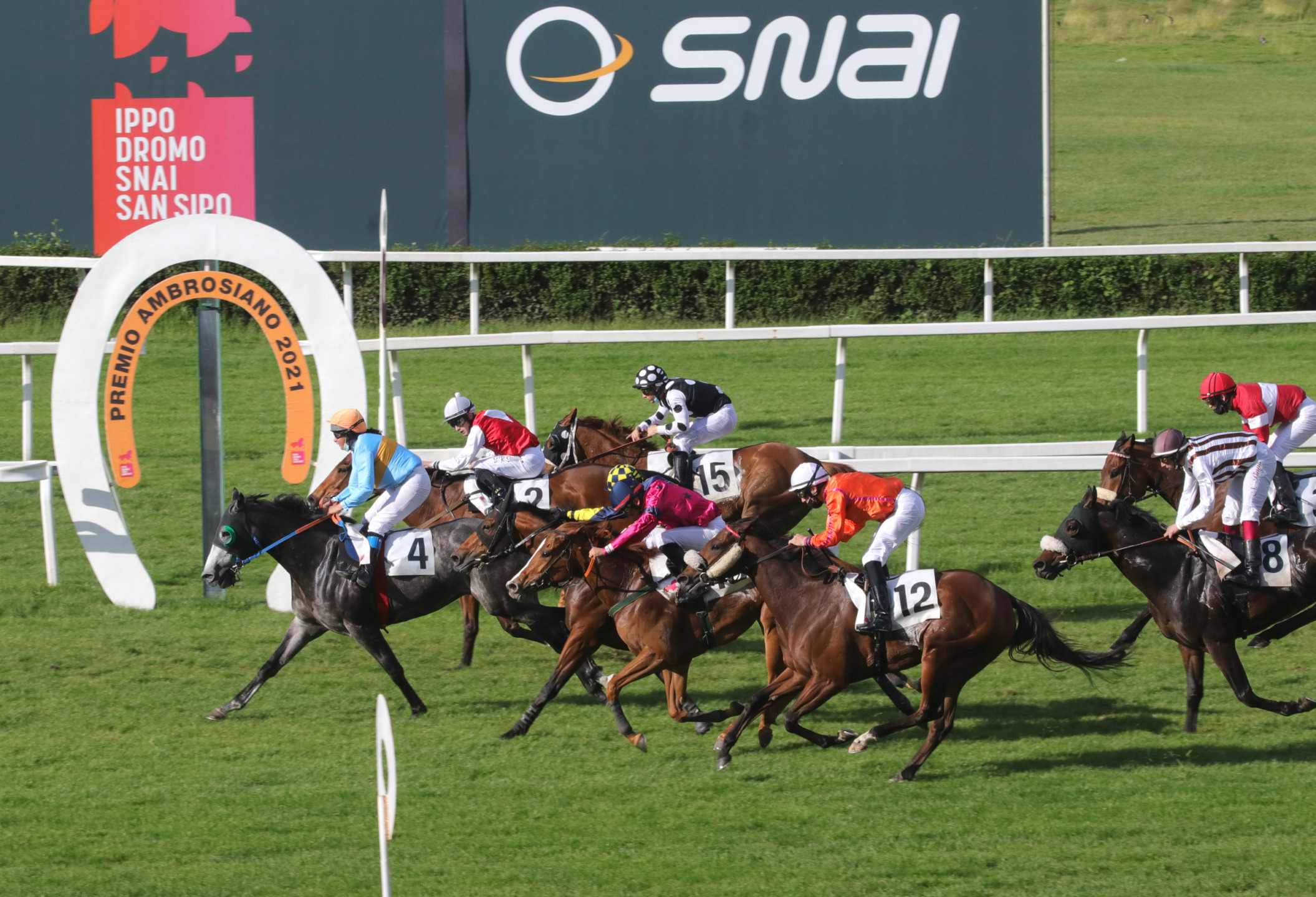 Sabato all'ippodromo Snai San Siro al via la 137a stagione di galoppo 1 IPPODROMO SNAI SAN SIRO CORSO AL GALOPPO MILANO