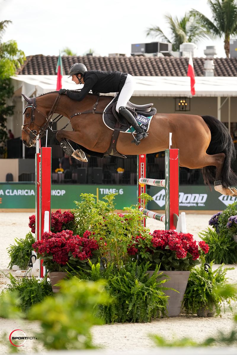 Jordan Coyle Can’t Be Caught in Adequan® WEF Challenge Cup Round 9 2 Kendra Claricia Brinkop In Time. Photo © Sportfot