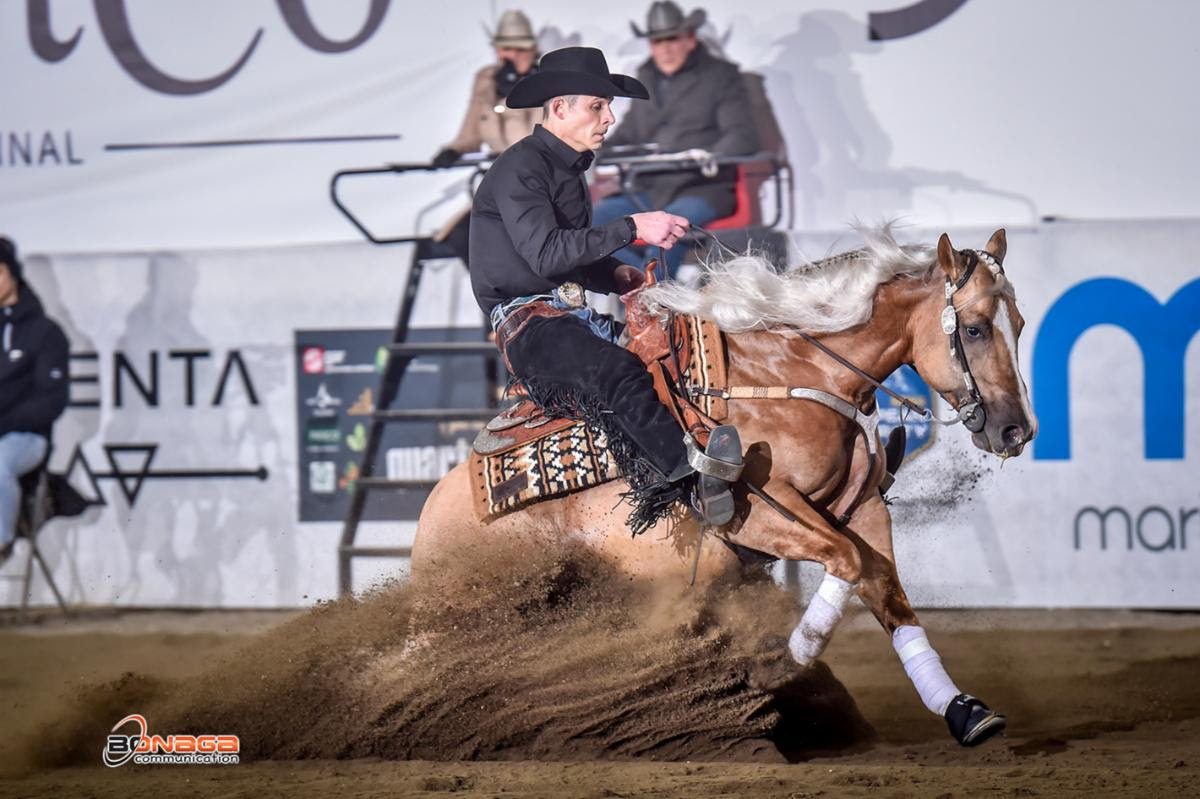 Equitazione Americana: derby IRHA/IRHA/NRHA da 305.700 dollari presentato da DeNiroBootCo. 1 Continuanio le gare a Cremona Fiere 2024 x equitazione americana
