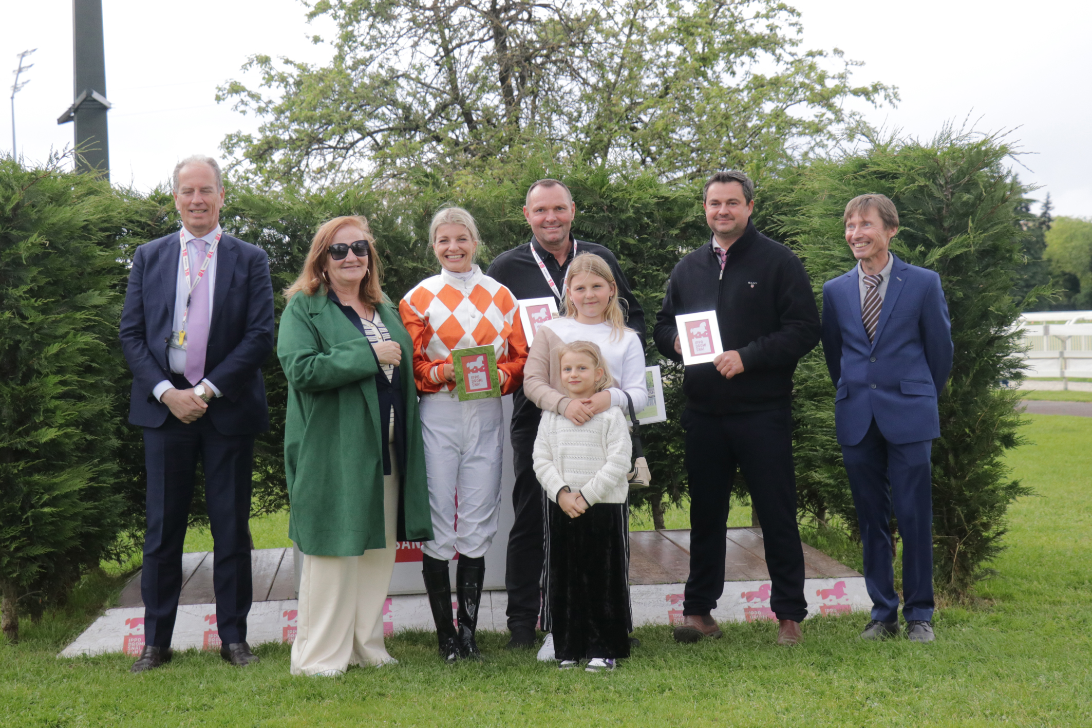 Super domenica all’ippodromo Snai San Siro con 2 mila spettatori 2 CORSA5 PREMIAZIONE PREMIO CERTOSA