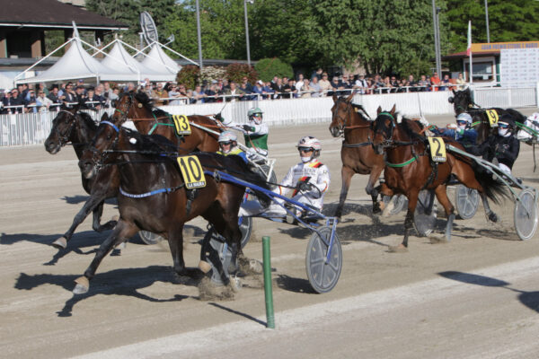 All’ippodromo Snai la Maura tanta animazione ed intrattenimento 5 CORSA6_GP ETTORE E MARIO BARBETTA_ARRIVO