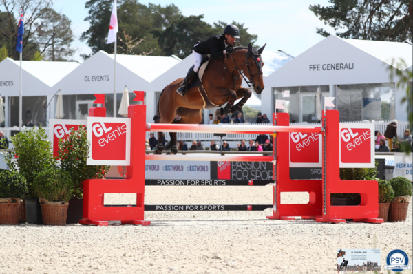 binomio in una gara del CSI4* dei Printemps des Sports Équestres a FONTAINEBLEAU