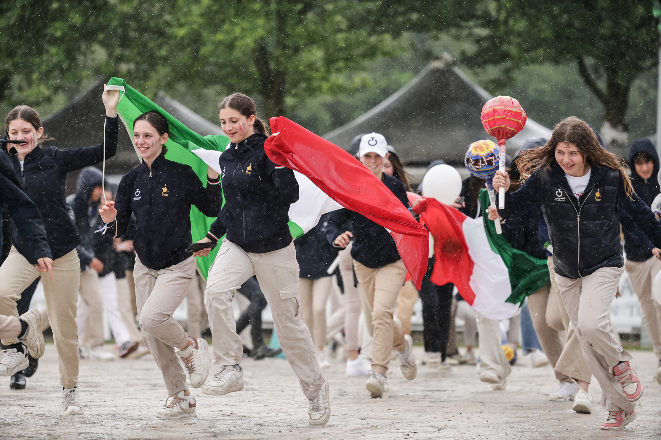 Il Welcome ufficiale del FEI Nations Cup Youth di Busto Arsizio 1 Team Italia FEI Nations Cup Youth cerimonia di apertura - Etrea Sport Horses di Busto Arsizio - 15 maggio 2024 - M. Fusetti