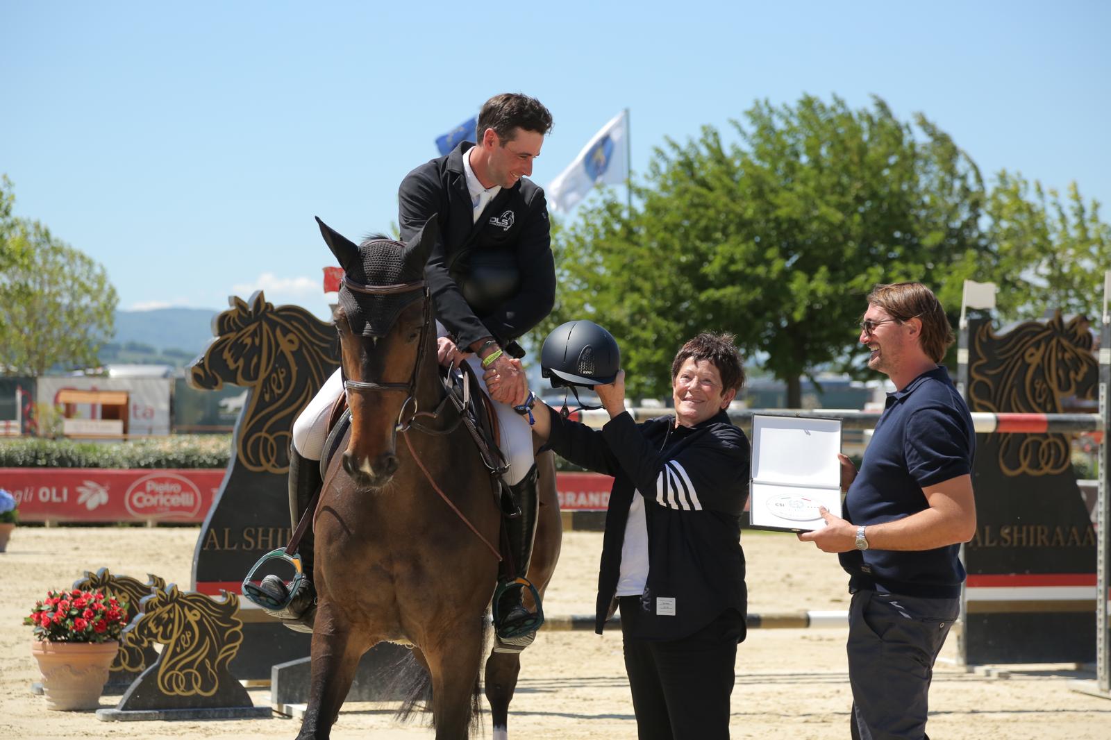 Emanuele Gaudiano trionfa nella CSI4* 1.45 m LR di Montefalco 4 8d57eeab 2fc2 4a5a ae95 2172852693cb