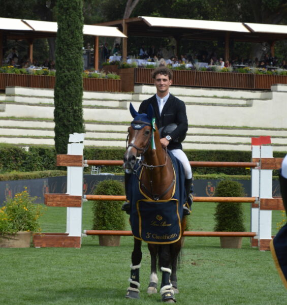 Giacomo Bassi su Cape Code a Piazza di Siena 2024 pronti per lo CSIO3* di Samorin dell'EEF Series