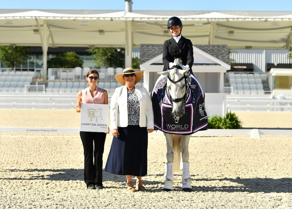 Il Canada bene nell'Hampton Green Farms World Equestrian Center 1 Arianna Chia con i giudici di Dressacge in Canada 2024