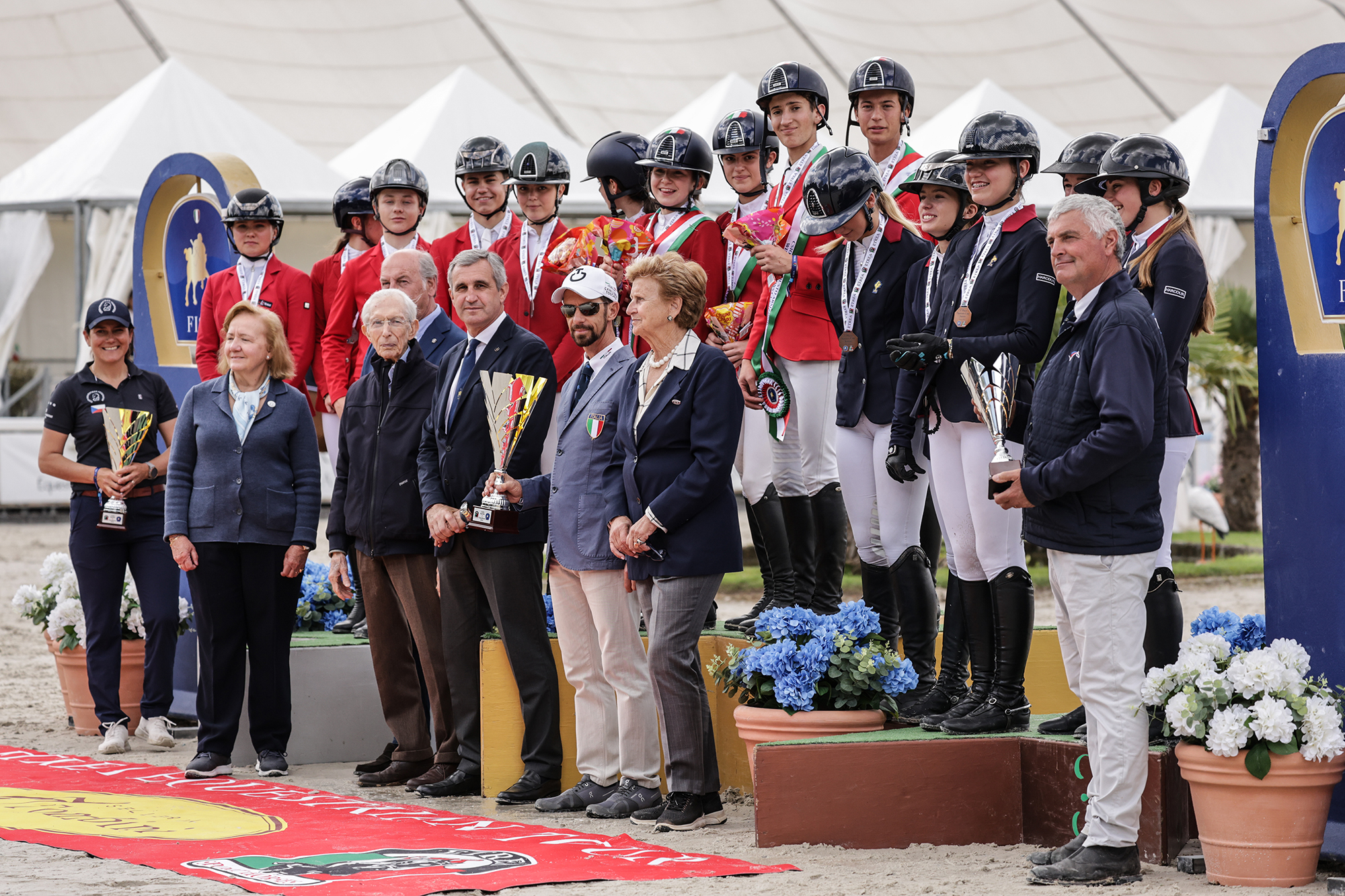 First laps of honor at the Fei Nations Cup Youth in Busto Arsizio 1 Italian Team first place, Chech Republic second place, France third place - Csio Junior Fei Nations Cup of Busto Arsizio - ITA - 15-19 May 2024 - Etrea Sport Horses