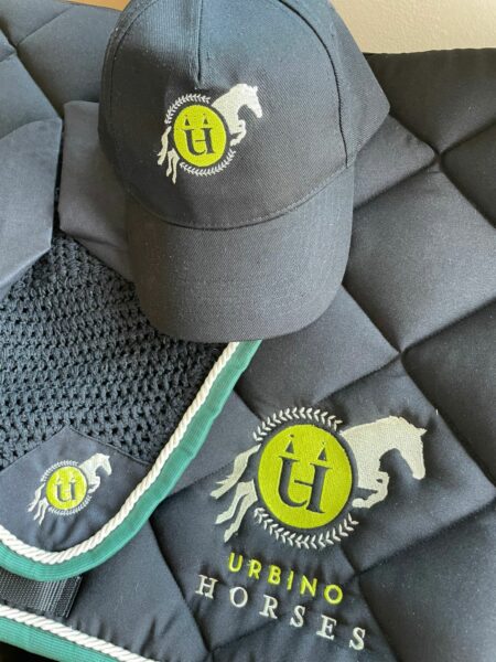 Maneggio Urbino Horses 1 Urbino Horses - Brand Abbigliamento