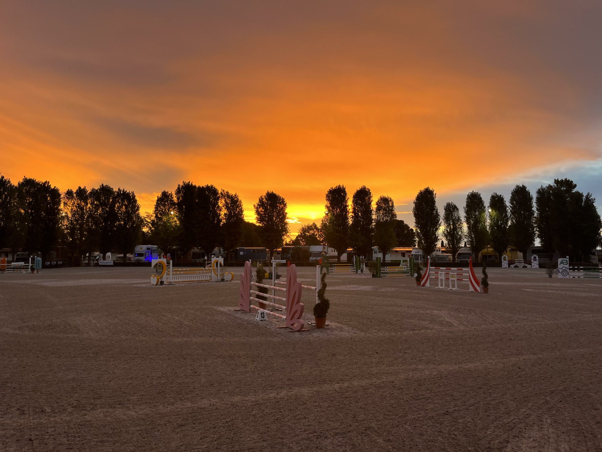 L’eleganza delle Scuderie San Giorgio: a Verolanuova si vive un’esperienza equestre unica 1 SSD San Giorgio campo in sabbia 1