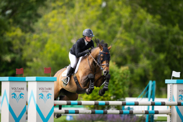 La vittoria di Georgia Knight nella YETI Welcome 1.40m al Thunderbird Show Park 5 Georgia Knight in sella a Ecolano vs Romano ©tbird/Kady Risby