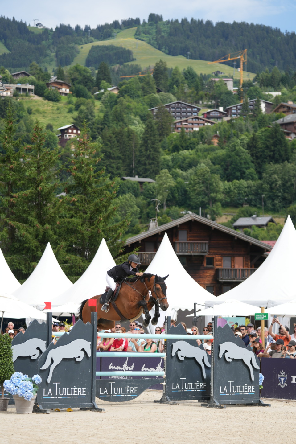 CSI3* Megève: una competizione e uno spettacolo incredibili 3 Leona Mermillod Baron in sella a First to Cash Out