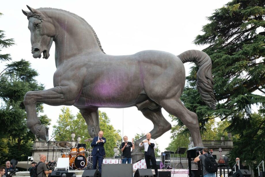 Luci a San Siro Trotto Grand Opening con Roberto Vecchioni. 3 Roberto Vecchioni Trotto Grand Opening