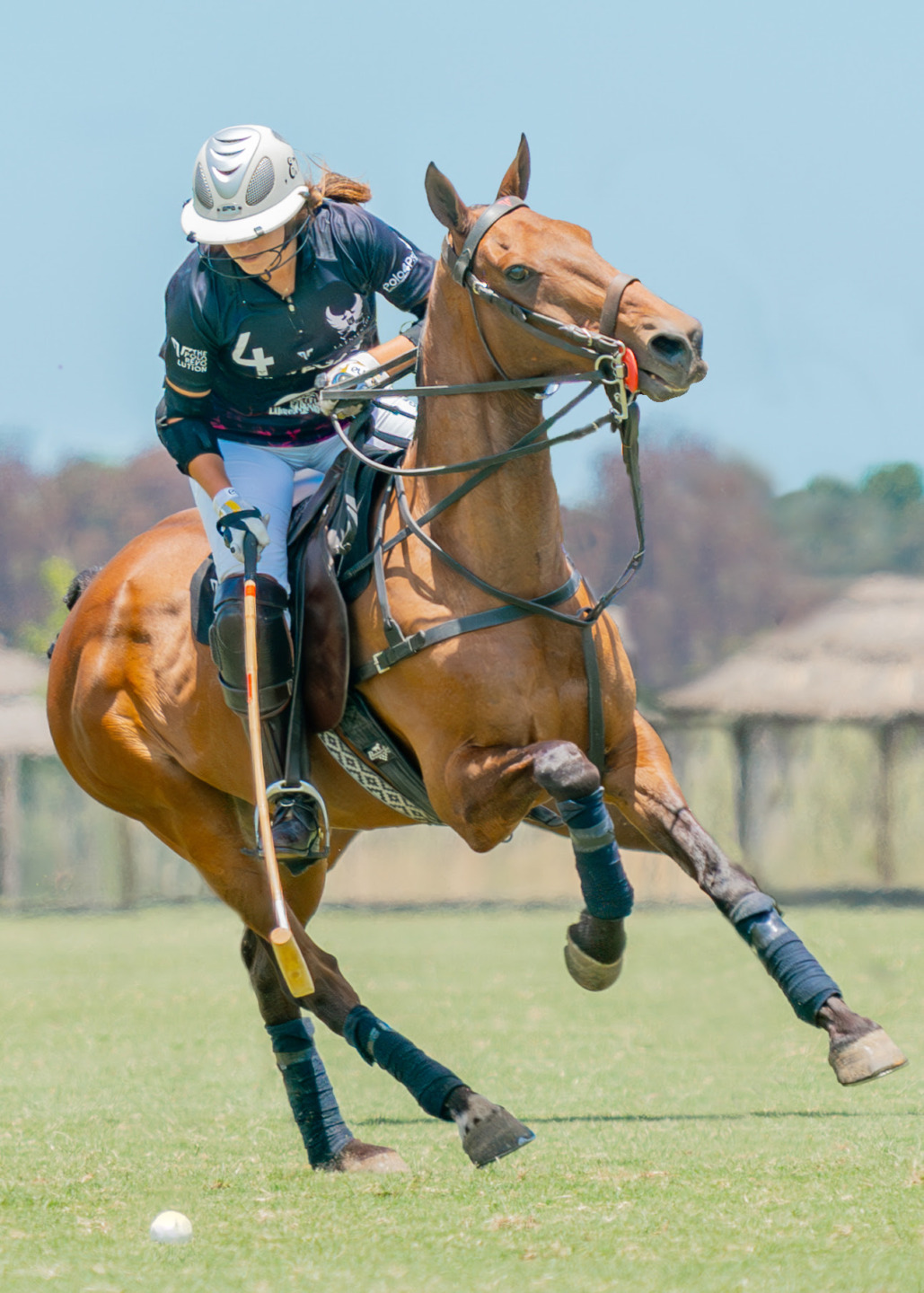 Due donne nelle squadre nazionali di polo di Francia e Stati Uniti 1 Elena Venot on Argentina's most beautiful fields © Pascal Renauldon - R&B Presse