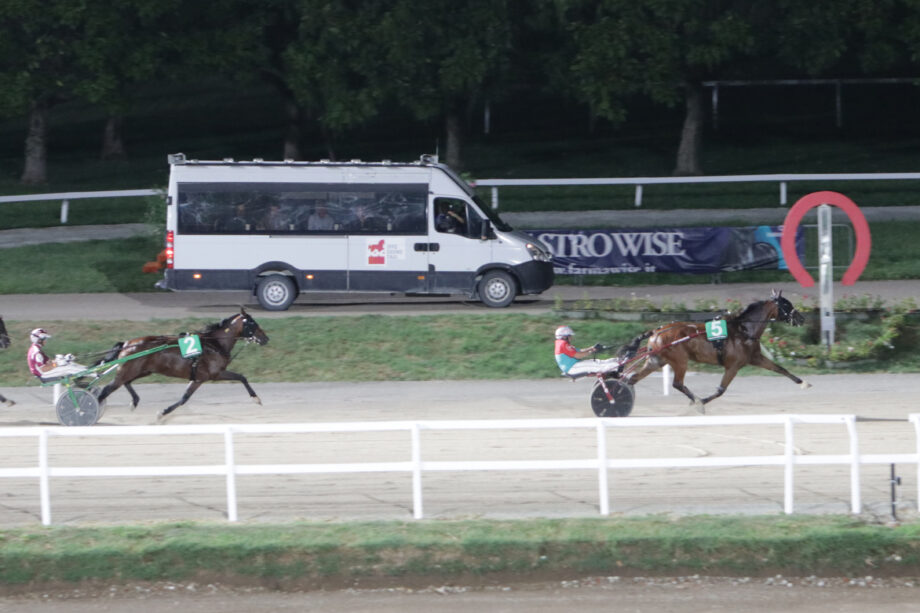 L’Ippodromo SNAI di San Siro di trotto, si chiude con il triplete di Pietro Gubellini che vince anche il Clou con garanzia PAR.Ripresa delle corse il 22 agosto a Milano. 3 CORSA7 PREMIO ERCOLE AC1
