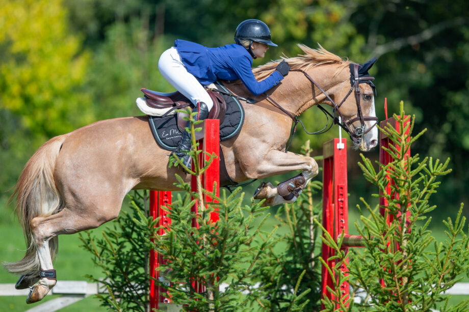 Jessica Burke pronta a difendere il titolo al Grand Prix di Hickstead 3 Eve McCoy Cocktail D Azur c BH 2