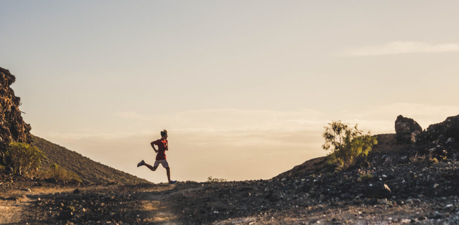 Il futuro della salute: Specialistidelcuore.it e l’importanza della prevenzione cardiovascolare 6 Atleta che corre durante un allenamento di corsa di trail running