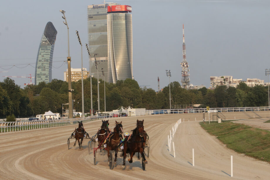 Giovedì sera all'Ippodromo SNAI San Siro con la 24^ giornata di trotto a partire dalle ore 20,25. L’impianto milanese di piazzale dello Sport 6 ospita una nuova riunione di trotto l’8 agosto. 3 IPPODROMO SNAI SAN SIRO TROTTO MILANO Foto Dena Snaitech