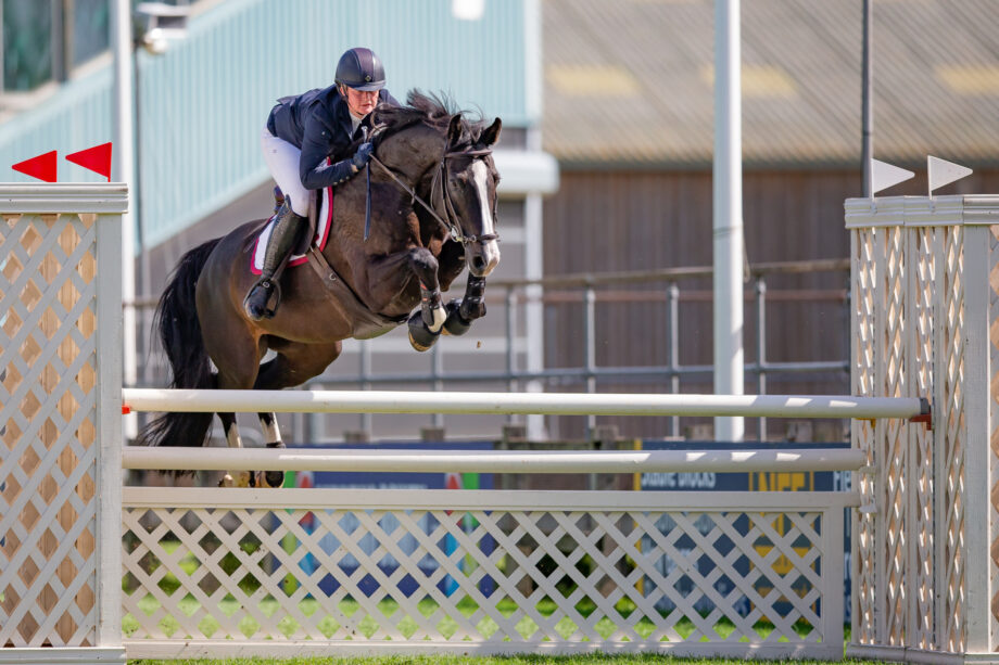 Jessica Burke pronta a difendere il titolo al Grand Prix di Hickstead 2 Lucinda Stewart Cancun 11 c BH 4