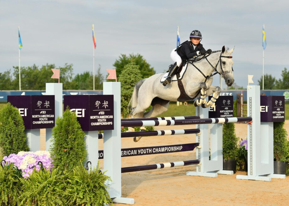 Agatha Lignelli e JJ Torano ottengono l'oro individuale Children e Pre-Junior ai Campionati giovanili FEI del Nord America, USHJA. 2 foto 1 lignelli