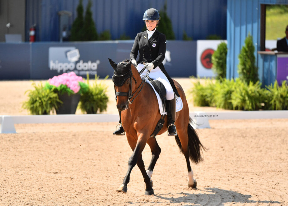 Agatha Lignelli e JJ Torano ottengono l'oro individuale Children e Pre-Junior ai Campionati giovanili FEI del Nord America, USHJA. 4 foto 4 kat fuqua