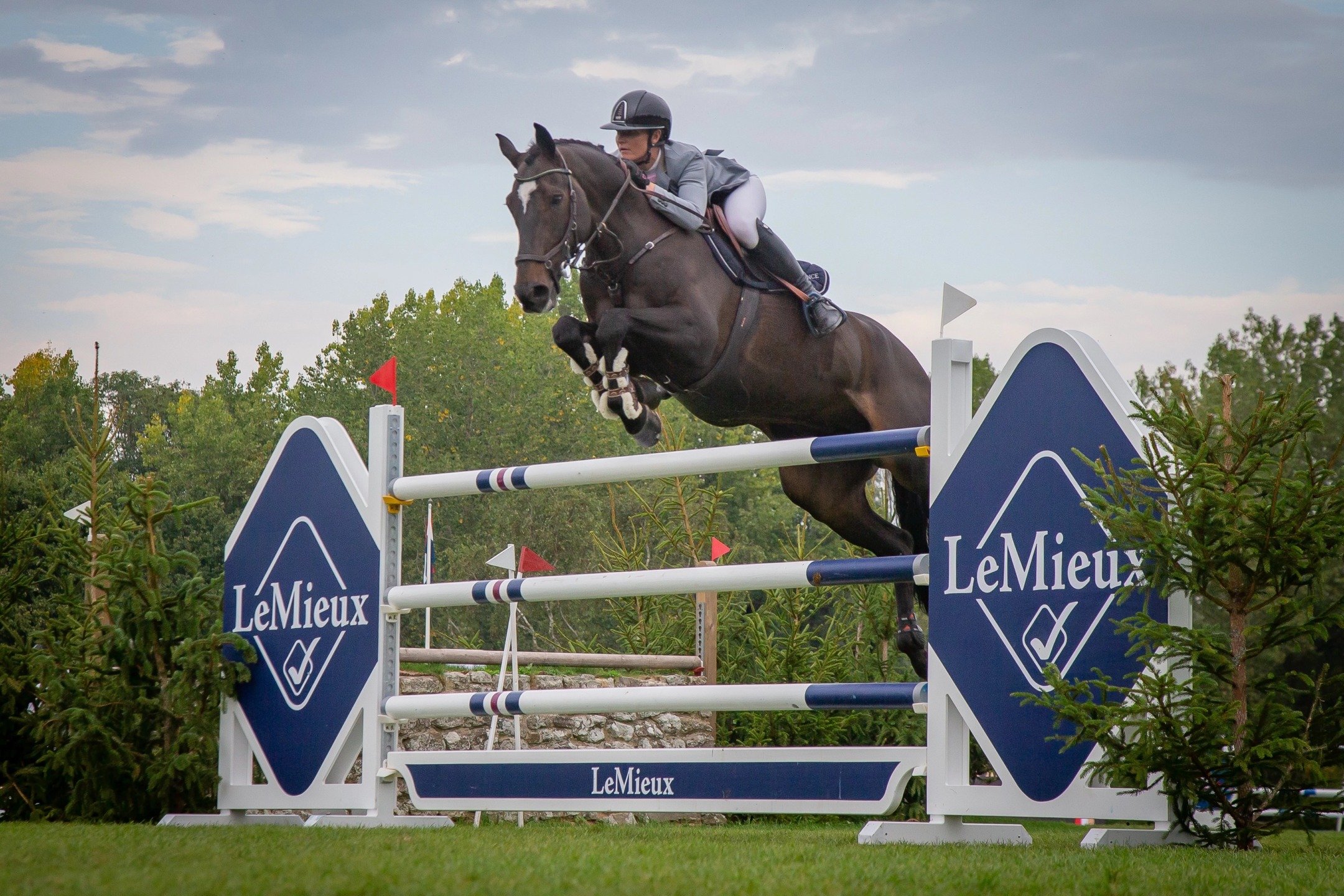 Jessica Burke pronta a difendere il titolo al Grand Prix di Hickstead 1 Jessica Burke su Express Trend