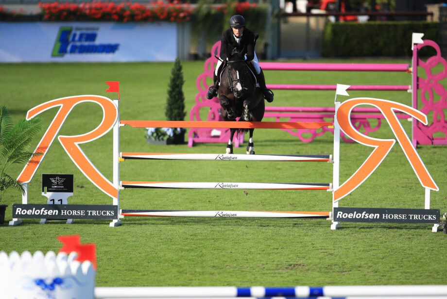 Robert Murphy si aggiudica il primo posto nella seconda giornata alla Longines Tops International Arena. Bene de Luca. 2 robert Murphy