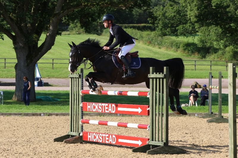 L'oro olimpico tra gli iscritti ai Campionati britannici dei giovani cavalli, con Scott Brash . 1 Scott Brash ai campionati giovani cavalli di Heackstead 2024