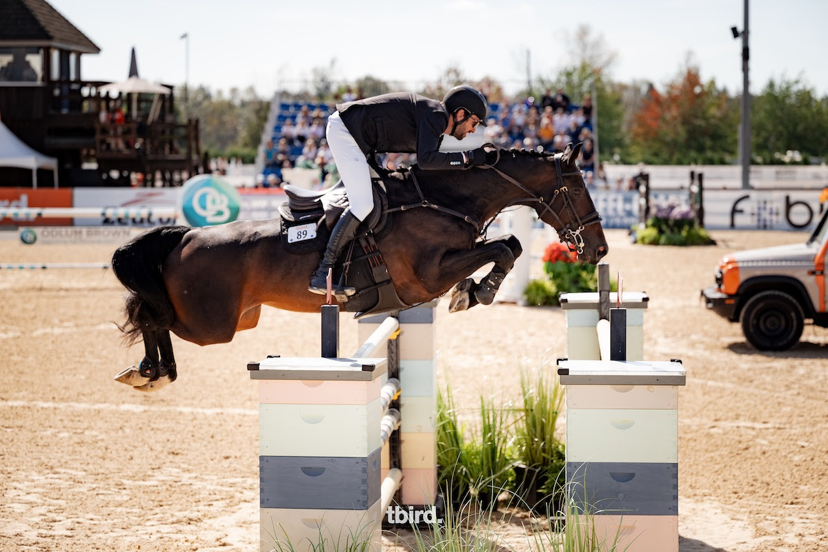 James Chawke trionfa nel CSI2* Grand Prix al Thunderbird Show Park 1 James Chawke (IRL) and Daido van't Ruytershof Z.