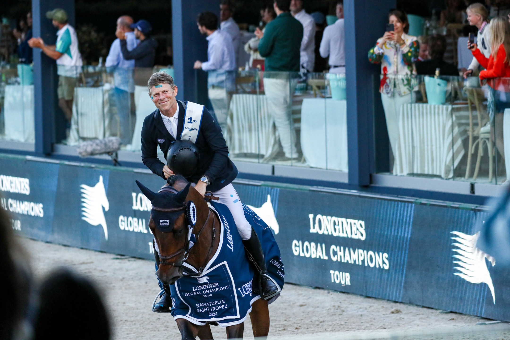 I primi 10 della ranking Longines Global Champions Tour si dirigono verso le finali di Rabat 7 LGCT STTROPEZ 2024 313 Kuhner Max Eic Up Too Jacco Blue CSI5 1.60m PRIZEGIVING 01062024 BVLL7623 1