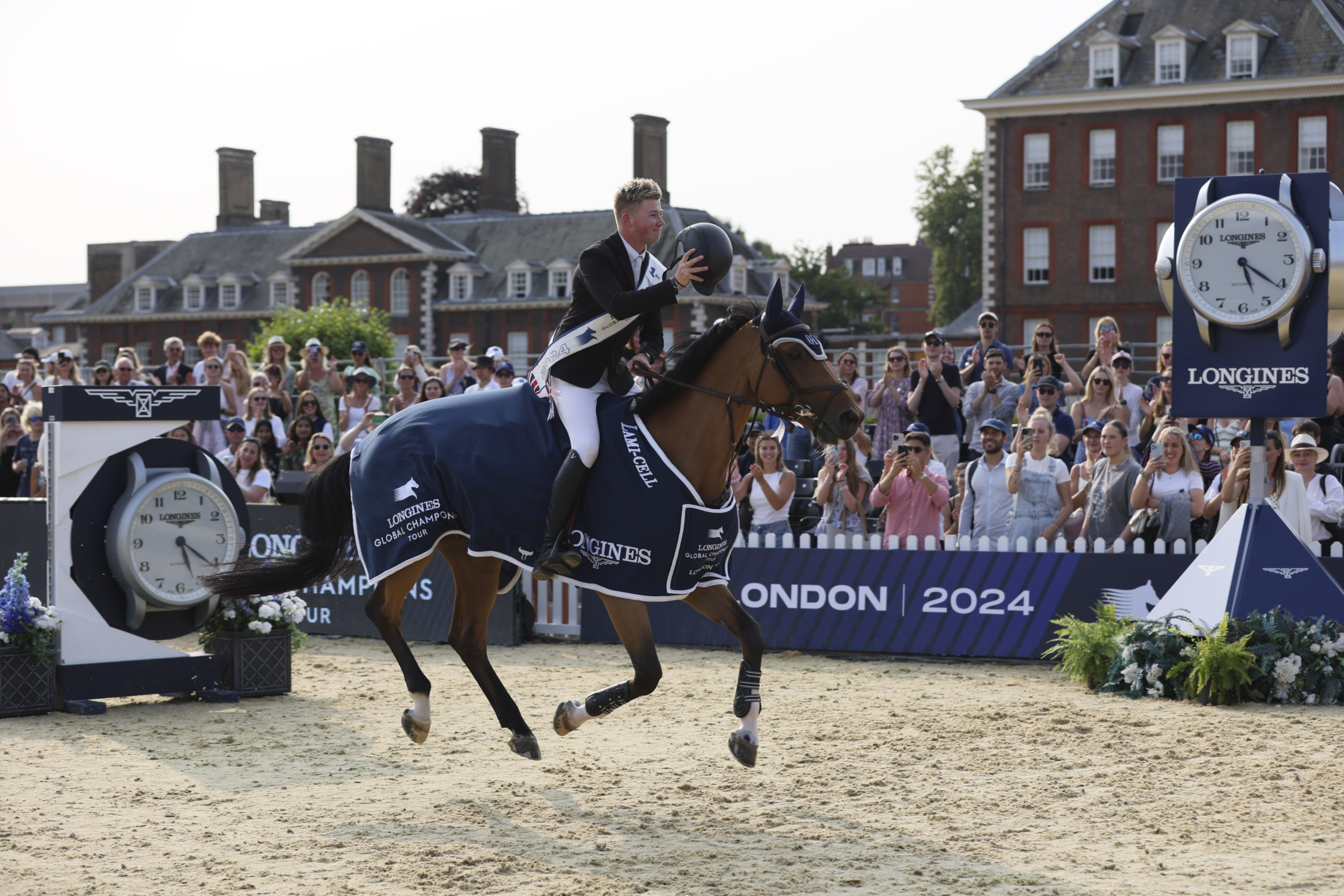 I primi 10 della ranking Longines Global Champions Tour si dirigono verso le finali di Rabat 13 LGCT 14 160 GP PrizeGiving Charles Harry Kukuk Christian Devos Pieter London 20240818 R3LB5753