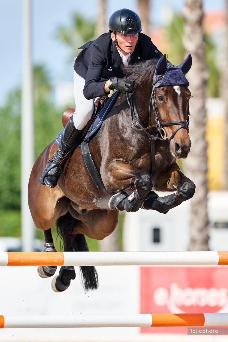Niklaus Schurtenberger e Quincassi si aggiudicano la vittoria nel Gran Premio CSI3* Oliva Nova Beach & Golf Resort all'Autumn MET I 2024. 2 unnamed276