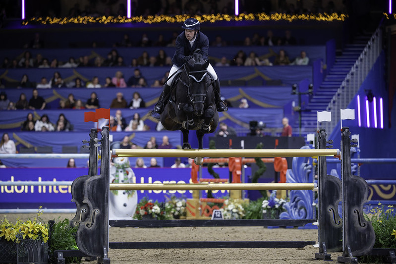 A Darragh Kenny la World Cup del London International Horse Show 2024 4 54221092155 44ec82eb72 c