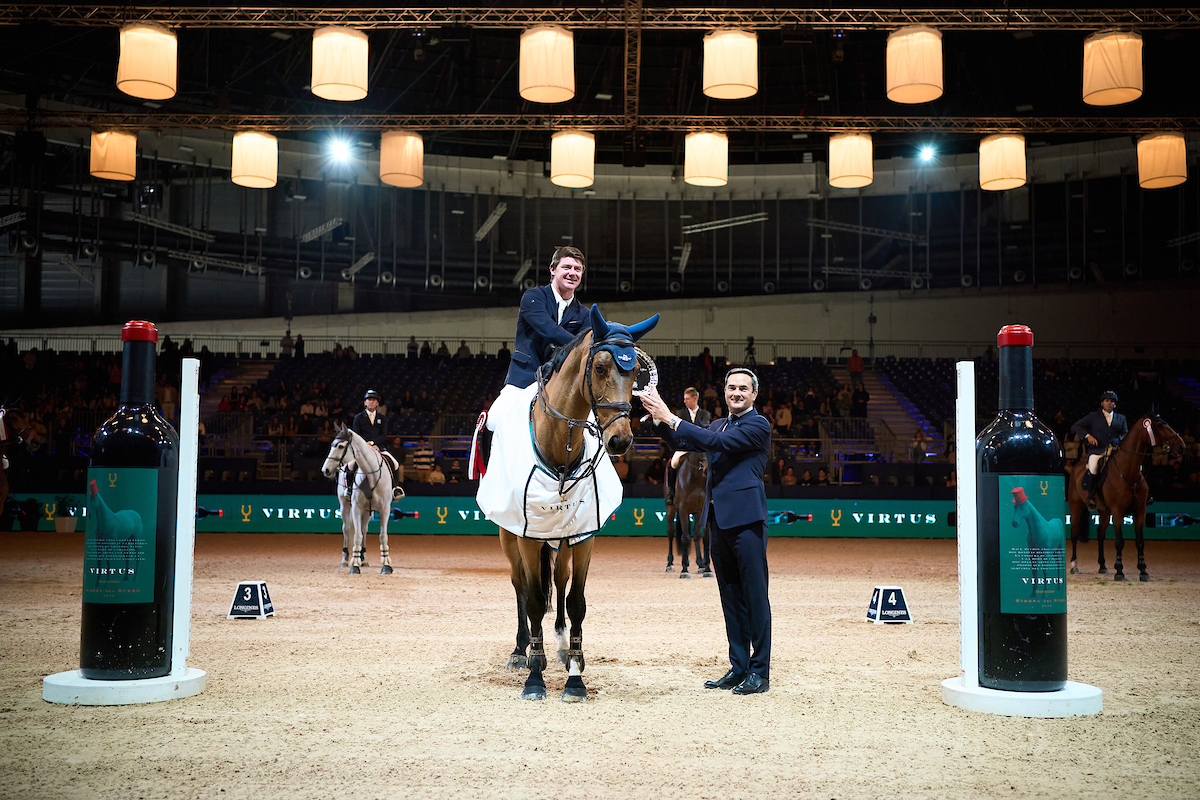 Hans Dieter Dreher vince il Trofeo Estrella Damm 1.50m all’IFEMA Madrid Horse Week 1 MQA035090