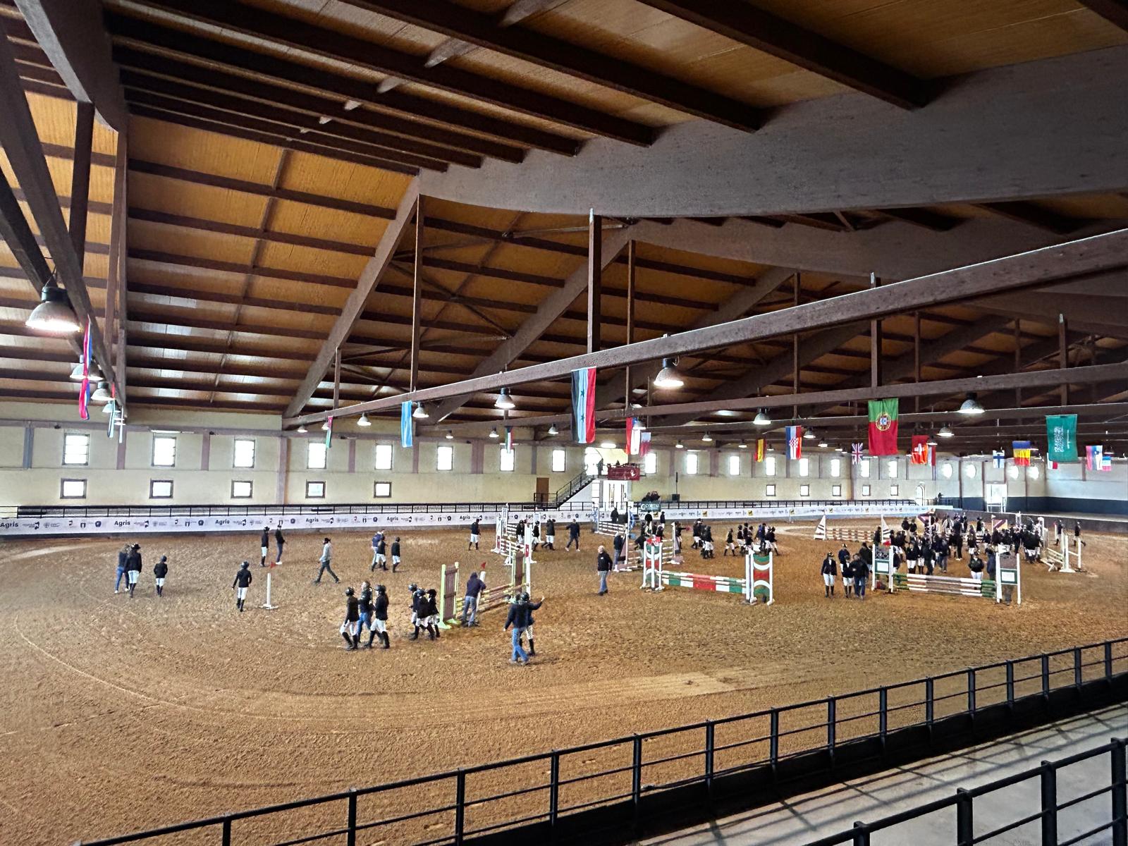 Alla scoperta del Centro Ippico Ala Birdi e del connubio tra sport e natura all’Horse Country Resort di Arborea 1 Campo coperto Centro ippico Alabirdi