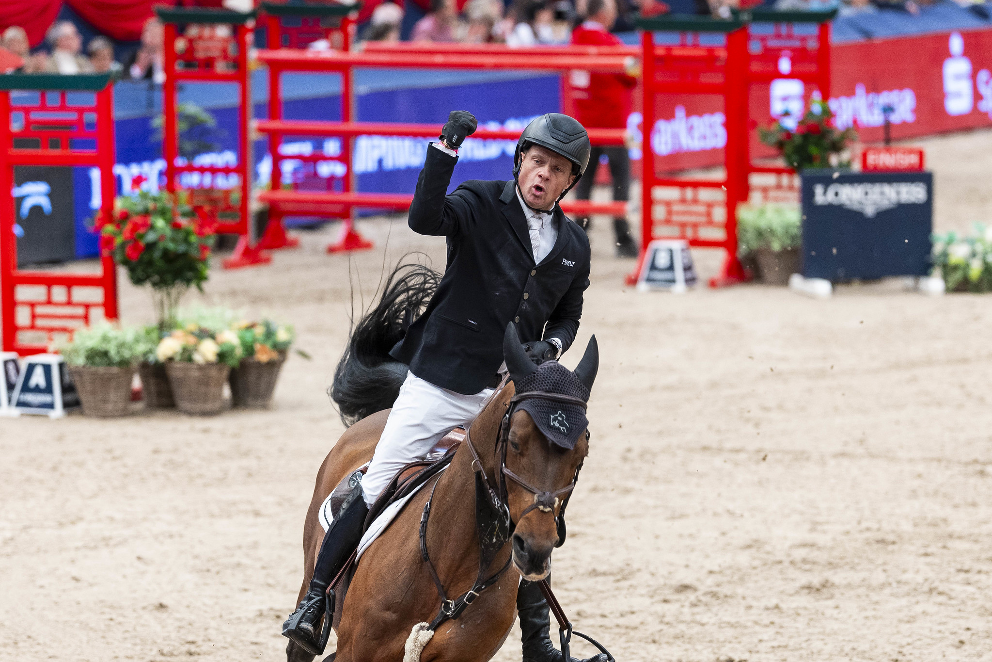 Willem Greve brilla a Lipsia nella Longines FEI Jumping World Cup 2 Willem Greve (NED) e Highway TN N.O.P. - vincitori della Longines FEI Jumping World Cup™ 2024/25 - a Lipsia (GER) © FEI / Leanjo de Koster