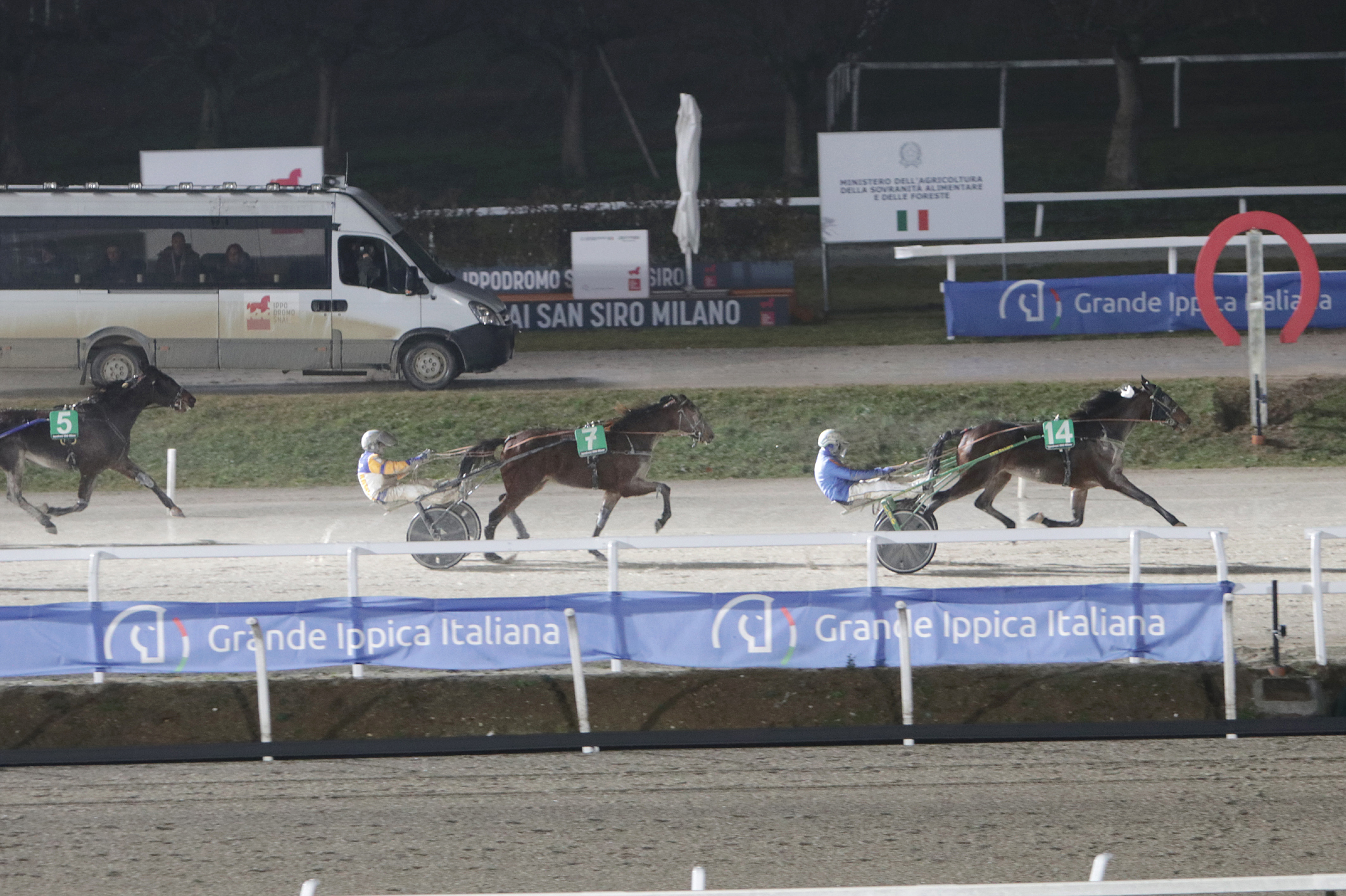 Nel mercoledì di trotto all'Ippodromo SNAI San Siro piove sul bagnato per Every Time Winner che si conferma di classe superiore nel Premio Zatlan. 1 NEL MERCOLEDÌ DI TROTTO ALL’IPPODROMO SNAI SAN SIRO PIOVE SUL BAGNATO PER EVERY TIME WINNER CHE SI CONFERMA DI CLASSE SUPERIORE NEL PREMIO ZATLAN