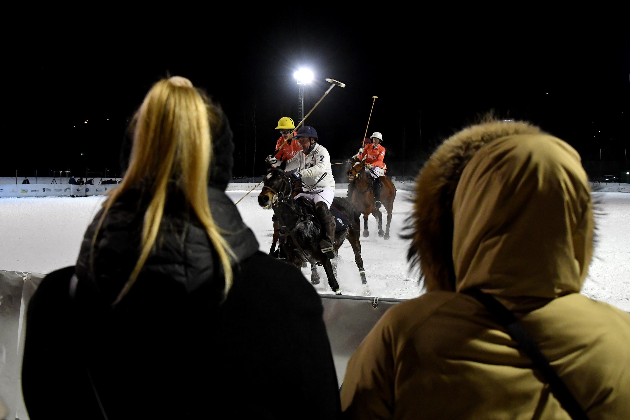 Per le vie di Courmayeur scoppia la 'Polomania' tra selfie e una domanda che si ripete: 'A che ora si gioca stasera?' 1 Day 3 il match