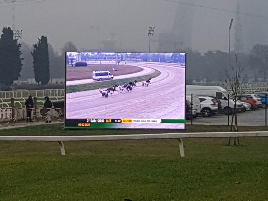 All’Ippodromo SNAI San Ippodromo mercoledì di corse per la 13^ giornata stagionale con al centro la specialità. 2 IPPODROMO SNAI SAN SIRO TROTTO MILANO Foto Snaitech