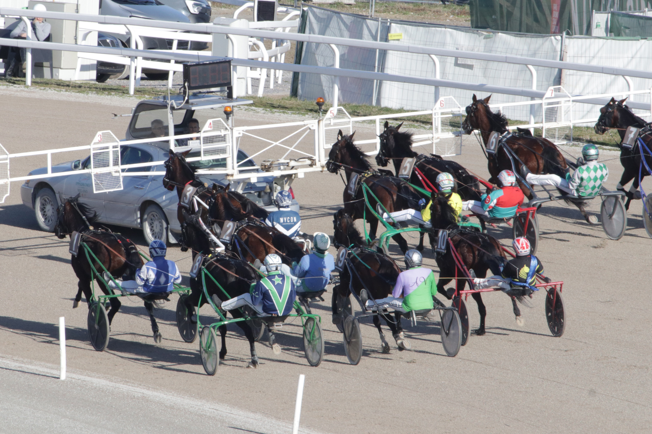 All'Ippodromo SNAI Siro mercoledì di trotto, Milano, a partire dalle ore 14,40 con sette corse in pista tra cui il premio All of Host. 1 All'Ippodromo SNAI Siro mercoledì di trotto a partire dalle ore 14,40 con sette corse in pista tra cui il premio All of Host.
