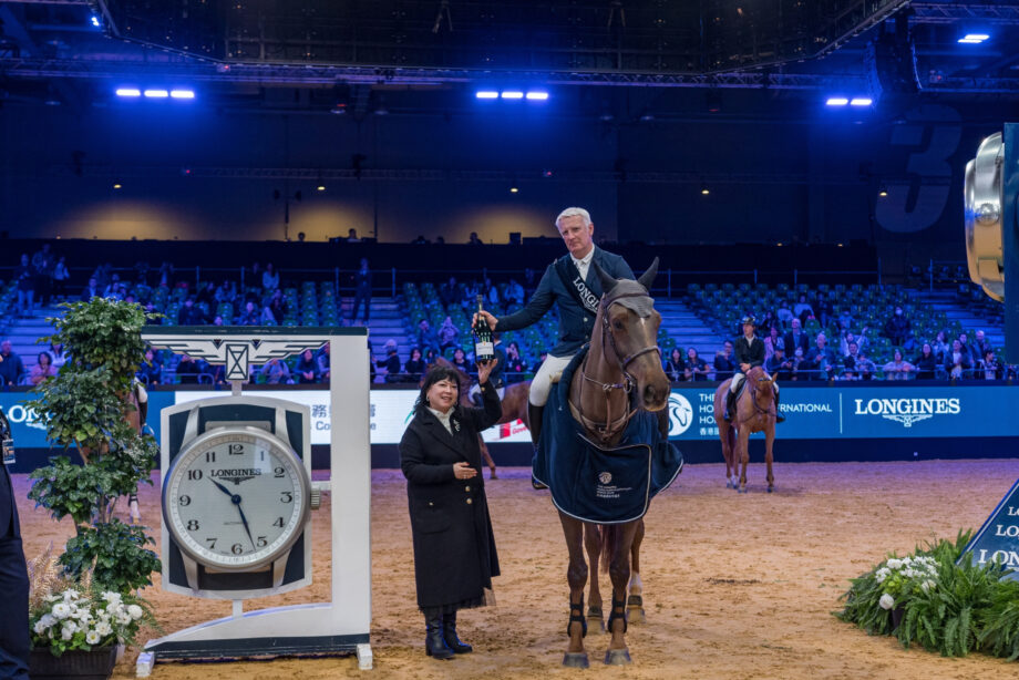 Il Longines Hong Kong International Horse Show conclude le gare di salto ostacoli a 5 stelle, con Zascha Nygaard Lill Crowrned vincitore dell'emozionante Longines Grand Prix. 3 lon 2