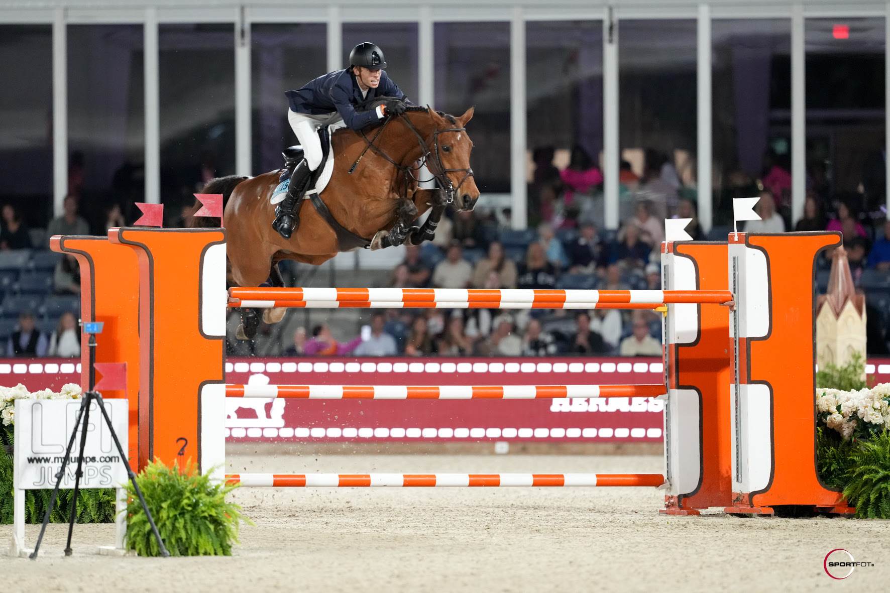 Alex Matz si aggiudica la vittoria nella finale delle Hermès 1.50m Championship Jumper Series. 1 Alex Matz si aggiudica la vittoria nella finale delle Hermès 1.50m Championship Jumper Series